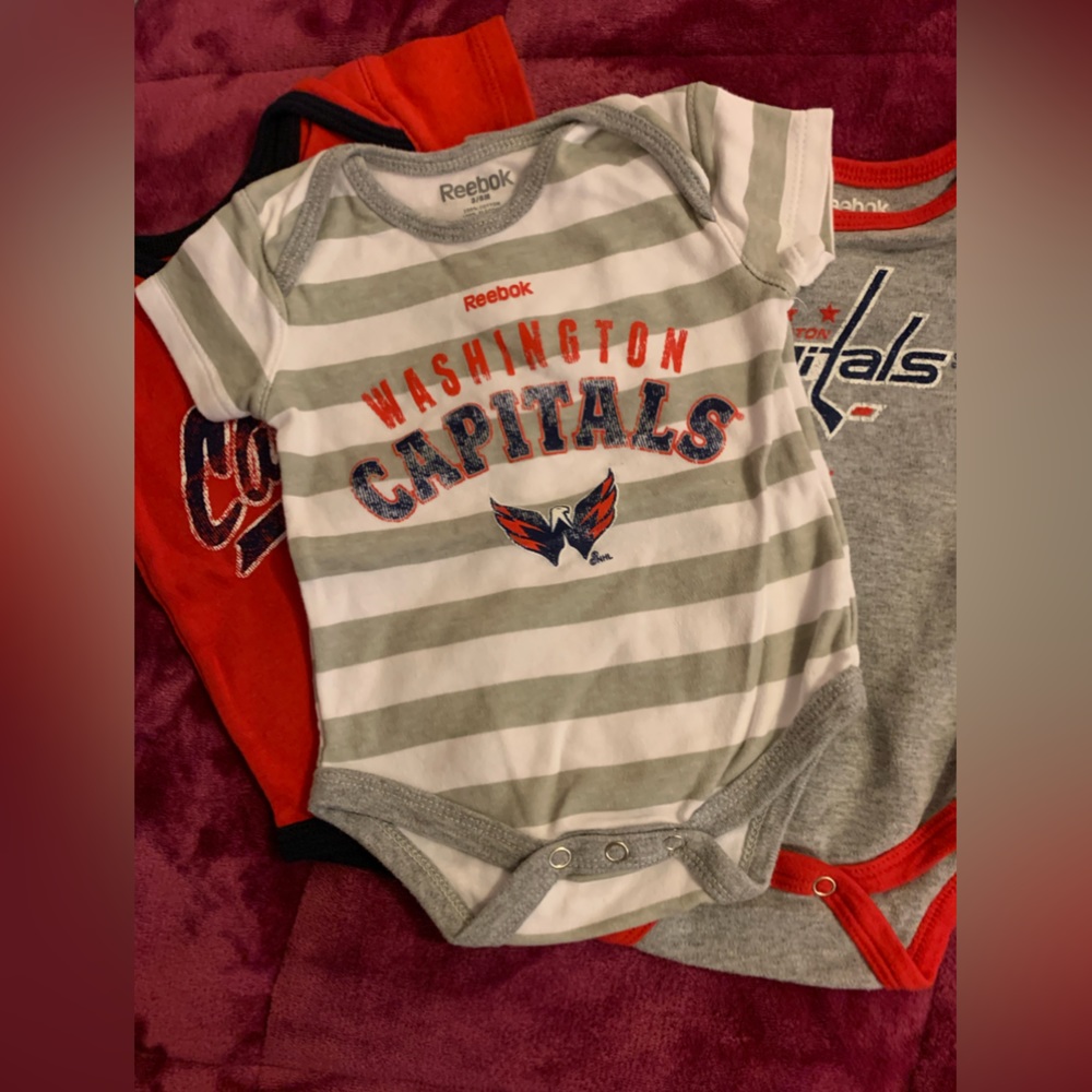 🍼🍼🍼Reebok Onsies Washington Cardinals No stains and great condition 3-6mths